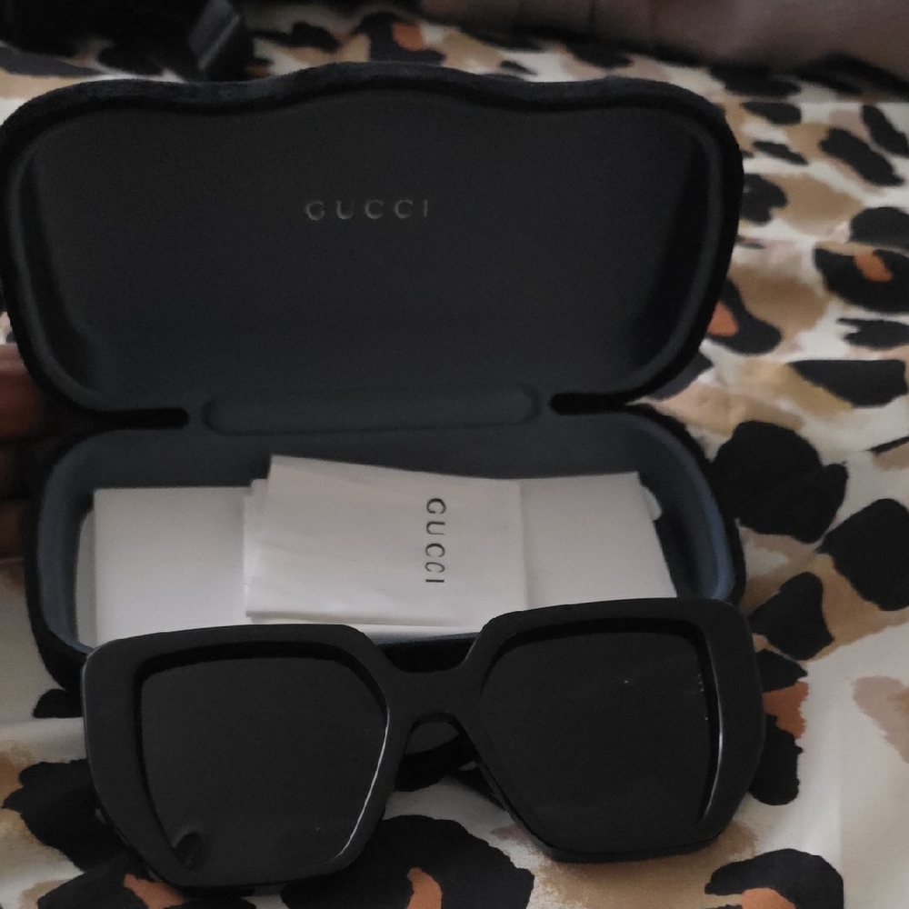 100% Authentic Gucci Black Oversized Square Sunglasses